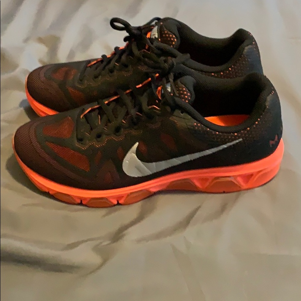 Black/orange Nike Airmax Tailwind 7